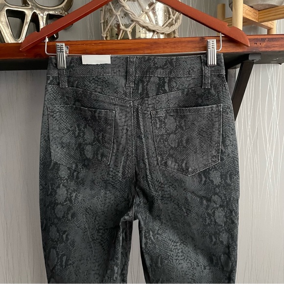 Fashion Nova slither away snake print jeans skinny jeans charcoal print - Picture 9 of 11